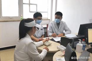 卢克-肖踢中卫？滕哈赫：战术和轮换是部分原因 踢中卫他跑得更少